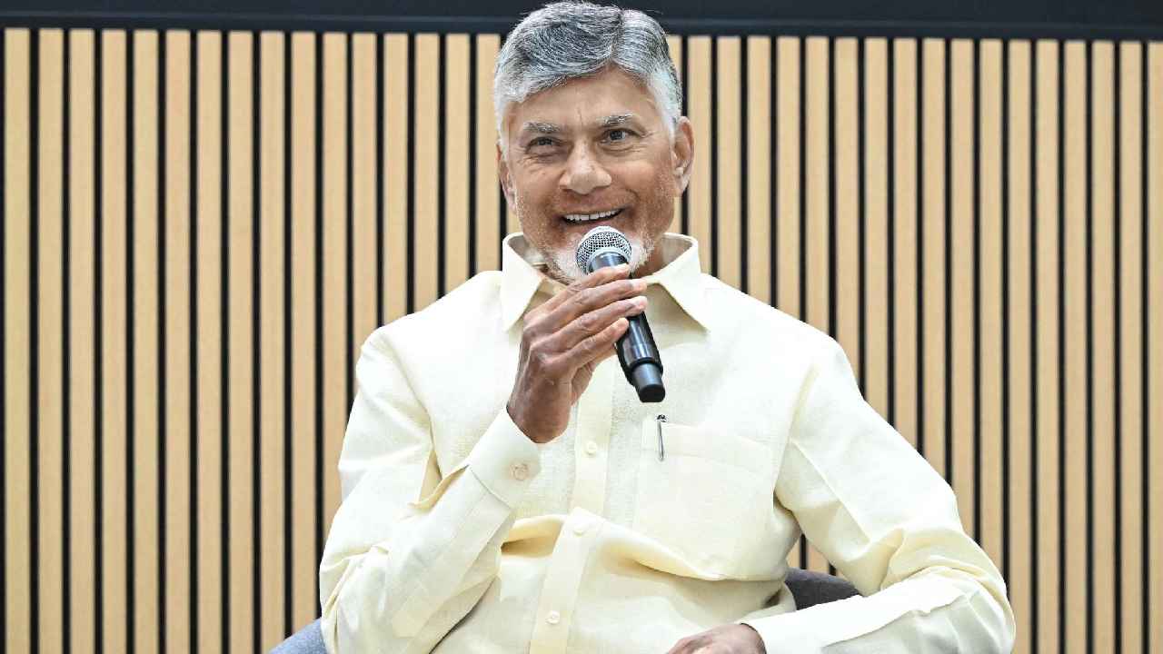 Cm Chandrababu: హైదరాబాద్‌ను మించేలా అమరావతి నిర్మాణం.. కేవలం అభివృద్ధి పైనే దృష్టి పెడితే ఎన్నికల్లో గెలవలేం- సీఎం చంద్రబాబు