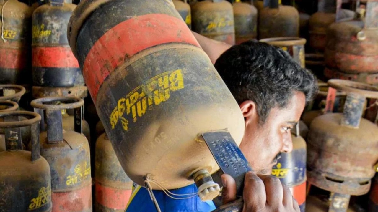 Commercial Cylinder Supply : ఏపీ ప్రభుత్వం కీలక నిర్ణయం.. కమర్షియల్ గ్యాస్ కనెక్షన్ ఉన్న వారికి భారీ ఊరట.. వారందరికీ 5 కేజీల సిలిండర్లు ఫ్రీ