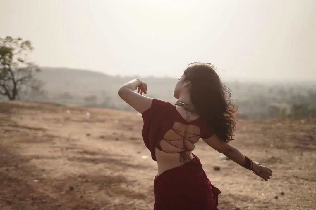 Deepthi Sunaina Stunning Looks in Saree