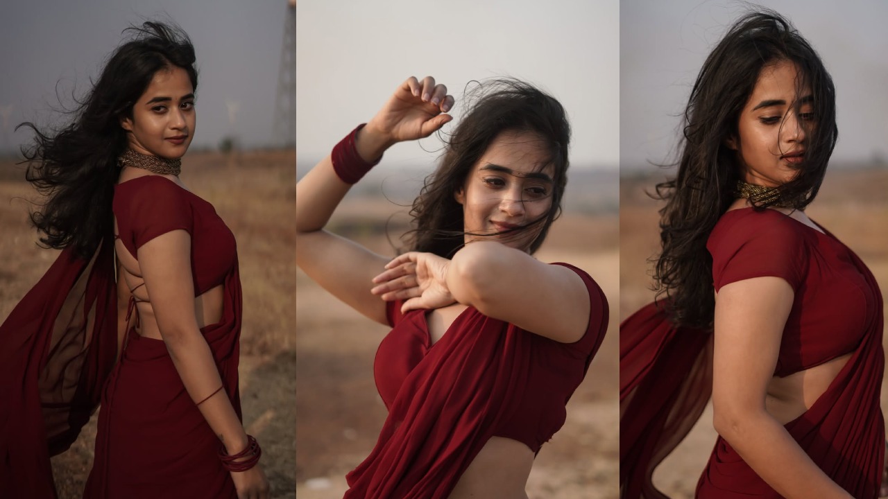 Deepthi Sunaina Stunning Looks in Saree