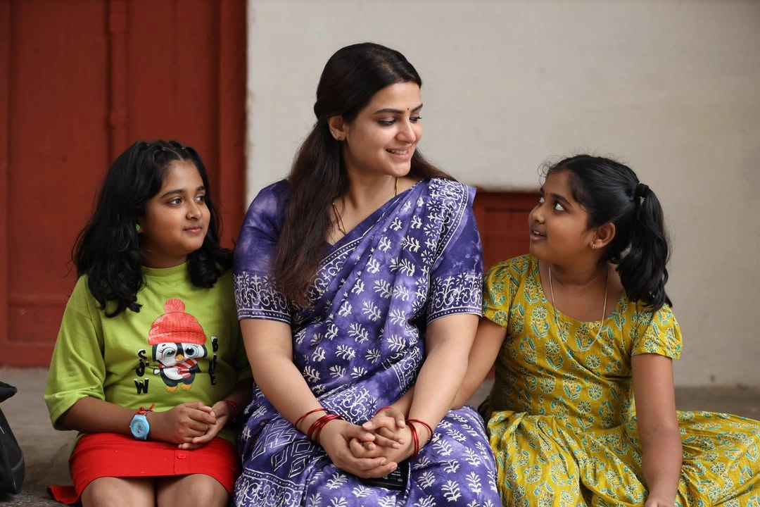 Divya Pillai Shares Honey Movie Working Stills