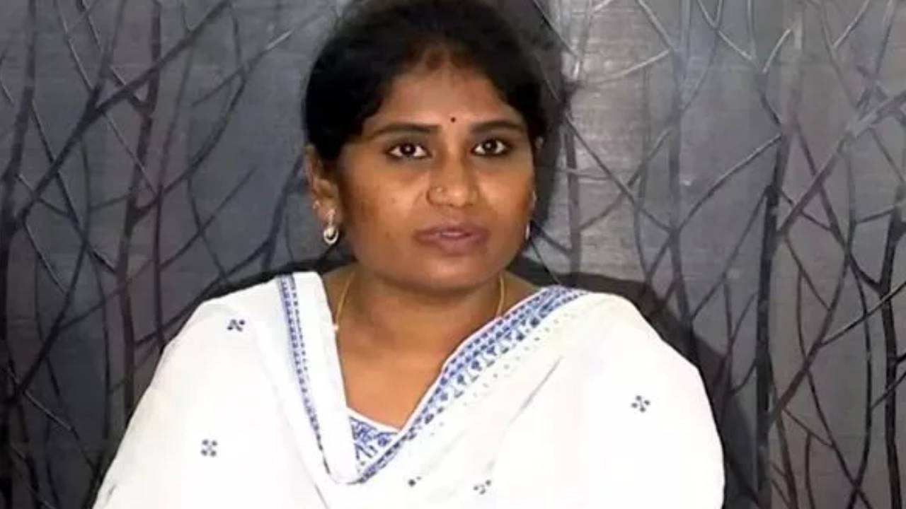 Endowment official Shanthi : దేవాదాయశాఖ అధికారిణి శాంతికి బిగ్‌రిలీఫ్.. మళ్ళీ పోస్టింగ్.. ప్రభుత్వం ఉత్తర్వులు