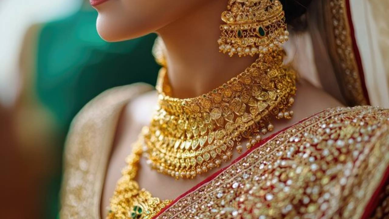 Gold Rate Today : భారీగా తగ్గిన బంగారం రేటు.. తులంపై ఎంత తగ్గిందంటే? ఏపీ, తెలంగాణలో నేటి ధరలు ఇవే..