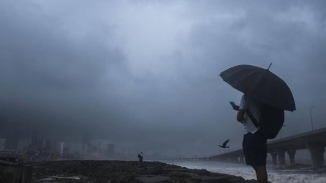 Rain Alert : ఏపీకి రెయిన్ అలర్ట్.. నేడు ఈ జిల్లాల్లో పిడుగులతో కూడిన భారీ వర్షాలు.. ఆ సమయాల్లో బయటకు రావొద్దంటూ..