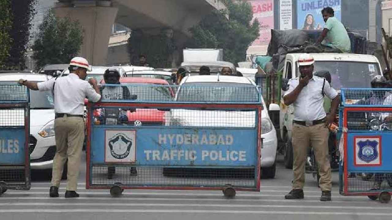 Hyderabad: హైదరాబాద్‌లో వాహనదారులకు బిగ్ అలర్ట్.. రేపు నగరంలోని ఈ రూట్లలో ట్రాఫిక్ ఆంక్షలు..