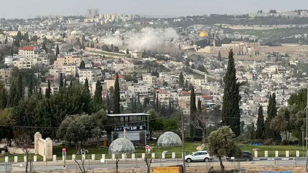 Iran Missile Hits Jerusalem: ఇజ్రాయెల్‌ రాజధానిపై ఇరాన్ మెరుపుదాడి.. పవిత్ర మసీదు సమీపంలో విధ్వంసం