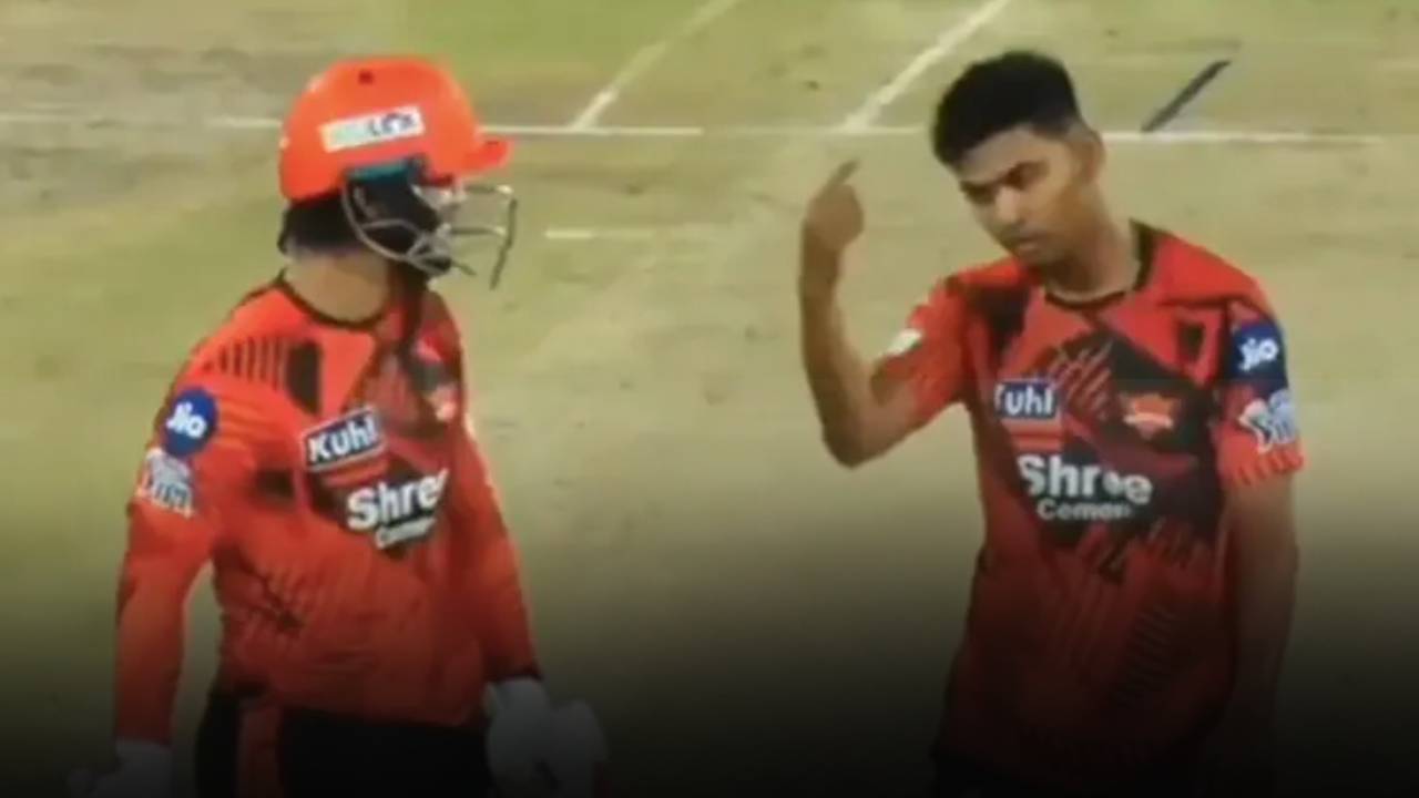 Ishan Kishan : ఔట్ అయ్యావ్.. వెళ్లిపో.. ఇషాన్ కిషన్‌పై బౌలర్ దురుసు ప్రవర్తన.. ఇషాన్ రియాక్షన్ వీడియో వైరల్..