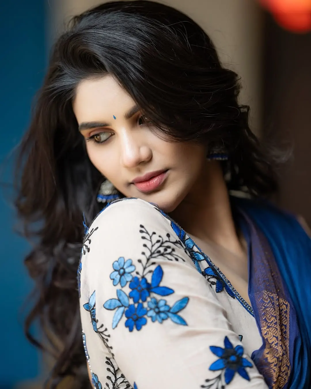 Jabardasth Varsha Showing Her Beauty in Saree