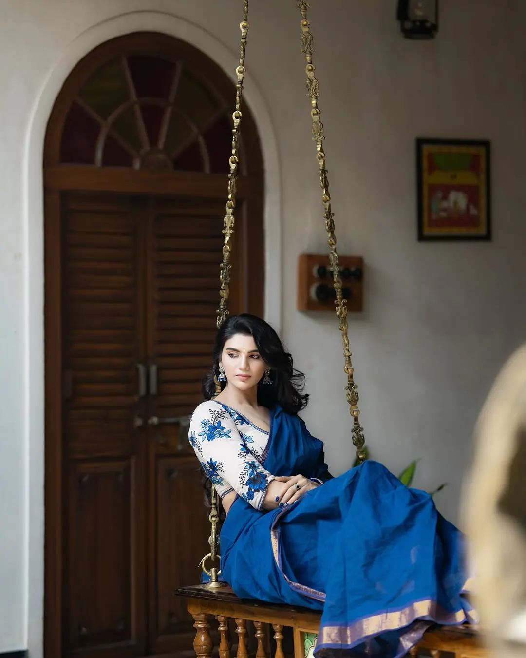 Jabardasth Varsha Showing Her Beauty in Saree