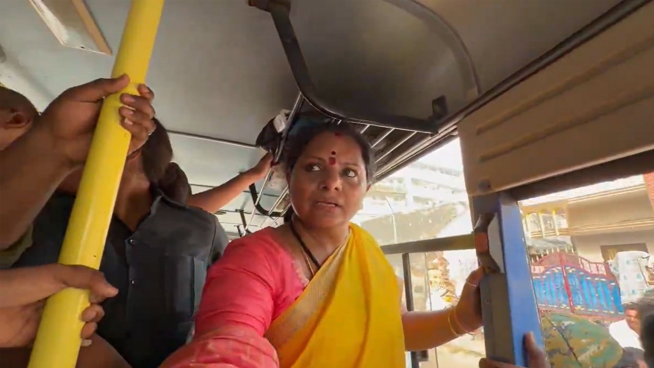 Kalvakuntla Kavitha Arrest : అర్ధరాత్రి హైడ్రామా మధ్య కల్వకుంట్ల కవిత అరెస్ట్.. మరి కాసేపట్లో హైదరాబాద్ కు తరలింపు