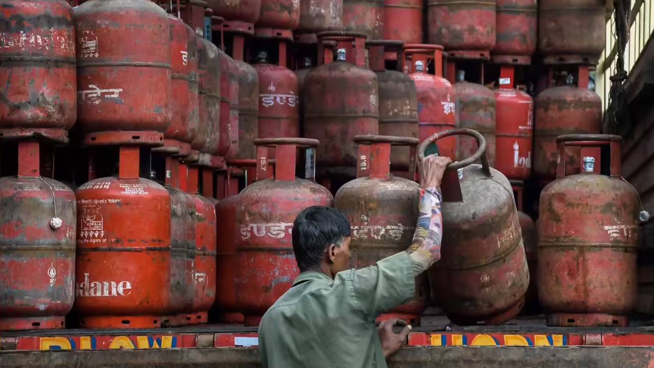 LPG Cylinder New Rule : గ్యాస్ సిలిండర్‌పై మరో పిడుగులాంటి వార్త.. కేంద్రం కొత్త నిబంధనలు ఇవే.. ఇవి తప్పనిసరి..