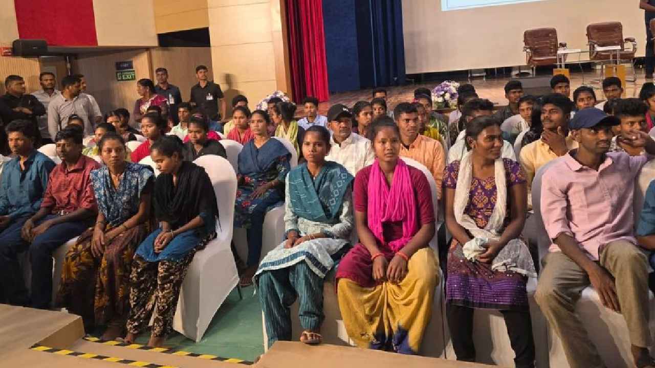 Maoists Surrender: సీఎం రేవంత్ సమక్షంలో భారీగా మావోయిస్టుల లొంగుబాటు.. ఏకంగా 130 మంది.. అత్యాధునిక ఆయుధాలు స్వాధీనం