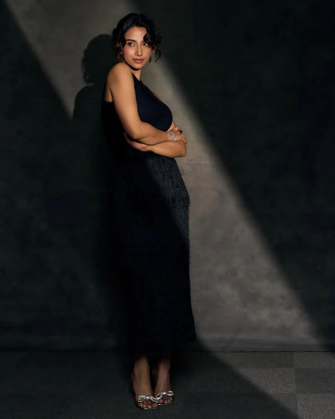 Meenakshi chaudhary latest hot photos