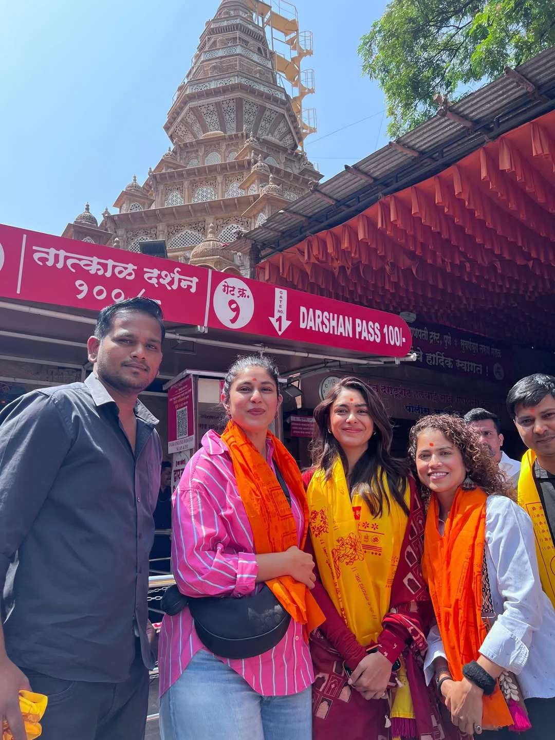 Mrunal Thakur Visits Shrimant Dagdusheth Halwai Ganpati Mandir in Pune with her Sister