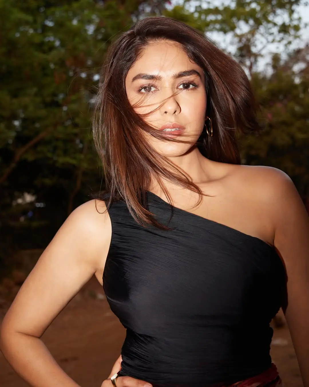 Mrunal Thakur Latest Photos Go Viral