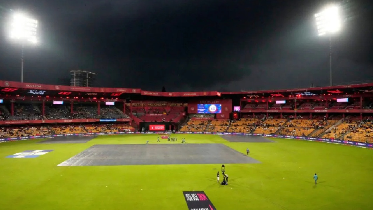 RCB vs SRH : ఆర్‌సీబీ వ‌ర్సెస్ ఎస్ఆర్‌హెచ్ మ్యాచ్‌కు వ‌ర్షం ముప్పు ఉందా? హెడ్-టు-హెడ్ రికార్డులు, పిచ్ రిపోర్టు, తుది జ‌ట్ల అంచ‌నా..