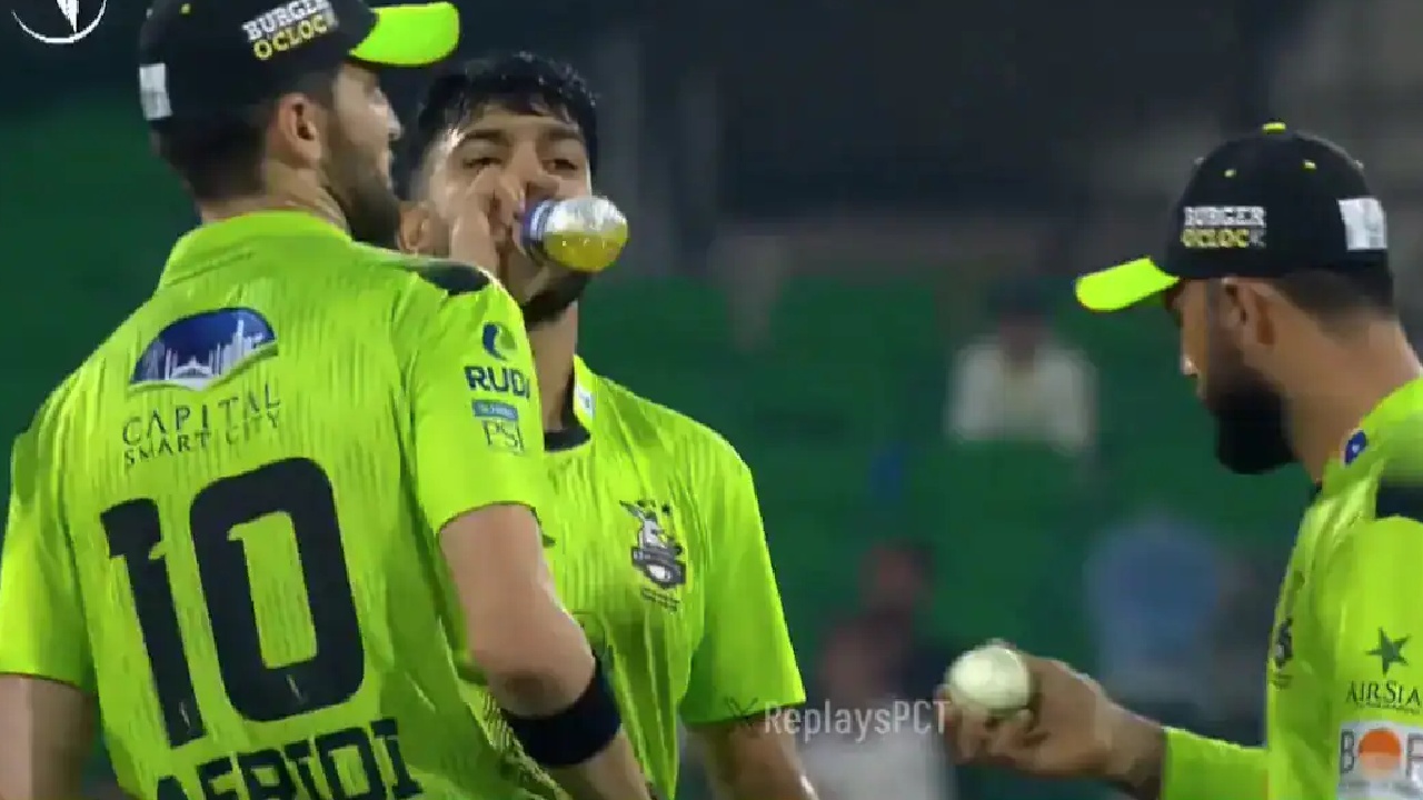 PSL 2026 : పాయె.. మ‌రోసారి పీఎస్ఎల్ ప‌రువు పాయె.. బాల్ ట్యాంప‌రింగ్ చేస్తూ వీడియోలో అడ్డంగా దొరికిపోయిన స్టార్ ప్లేయ‌ర్‌..!