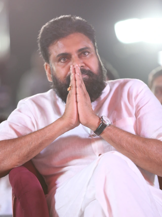 Pawan Kalyan Powerful Looks in Ustaad Bhagat Singh Pre Release Event