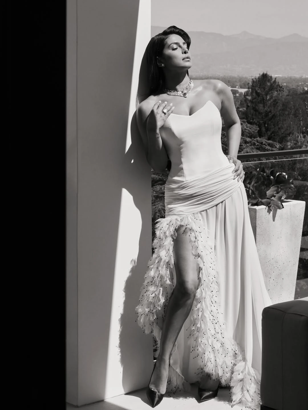 Priyanka Chopra Stunning Looks for Oscar in White Dress