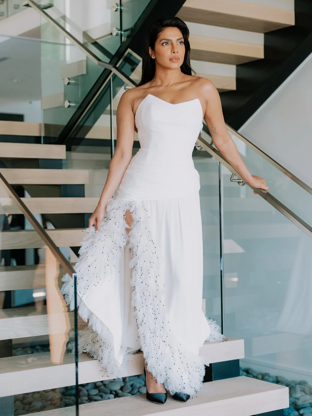 Priyanka Chopra Stunning Looks for Oscar in White Dress