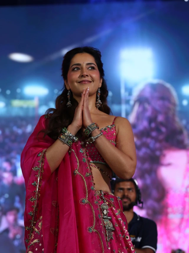 Raashii Khanna Stunning Looks in Ustaad Bhagat Singh Pre Release Event