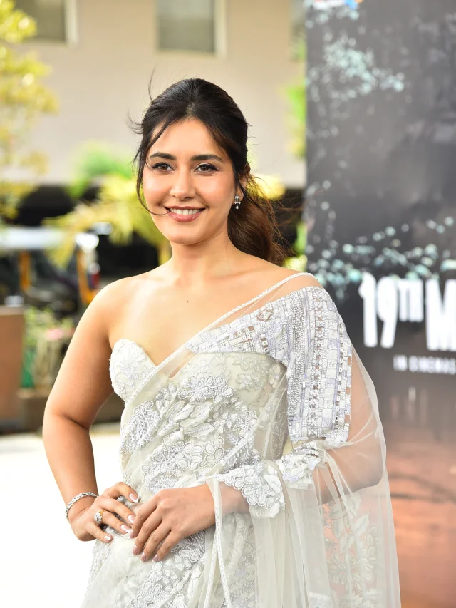 Raashii Khanna Stunning Looks in Saree at Ustaad Bhagat Singh Promotions