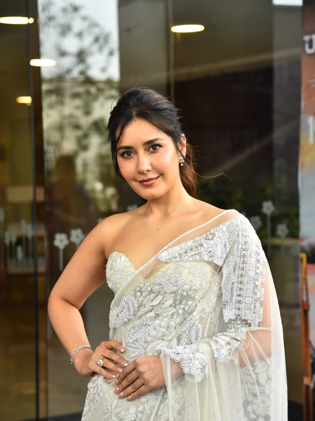 Raashii Khanna Stunning Looks in Saree at Ustaad Bhagat Singh Promotions
