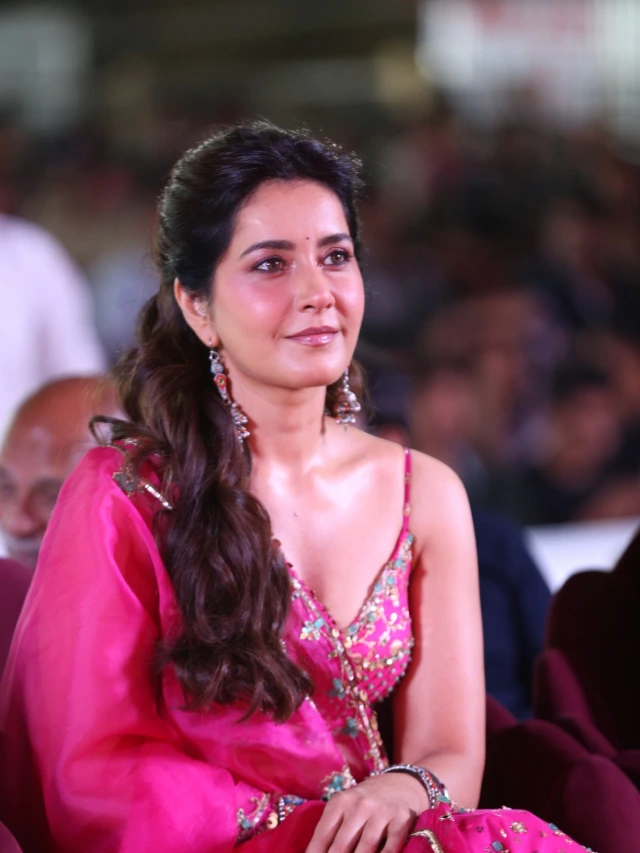 Raashii Khanna Stunning Looks in Ustaad Bhagat Singh Pre Release Event