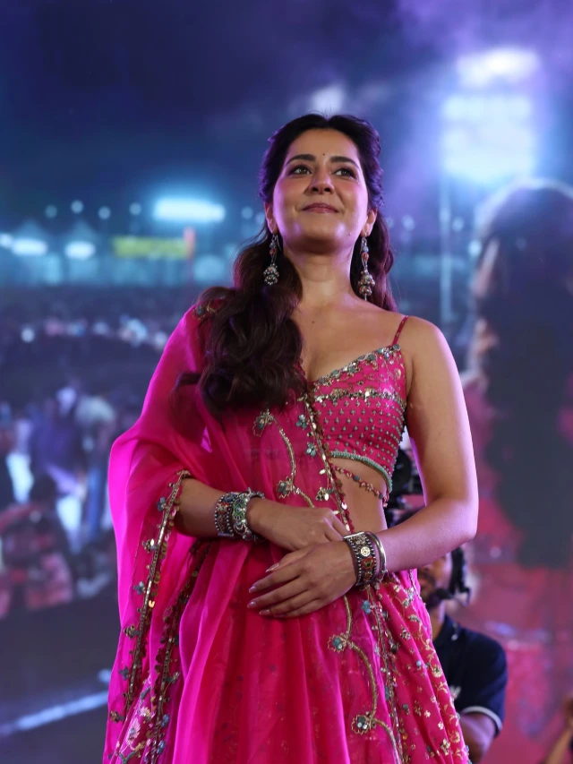 Raashii Khanna Stunning Looks in Ustaad Bhagat Singh Pre Release Event