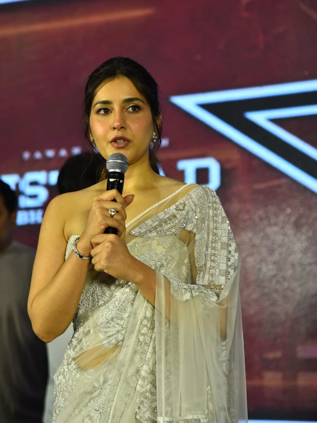 Raashii Khanna Stunning Looks in Saree at Ustaad Bhagat Singh Promotions