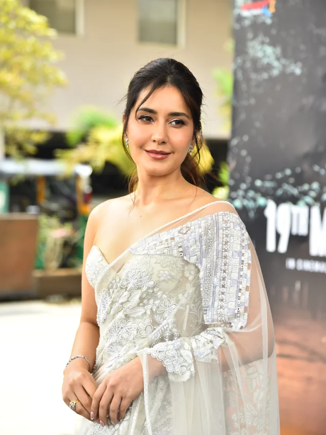 Raashii Khanna Stunning Looks in Saree at Ustaad Bhagat Singh Promotions