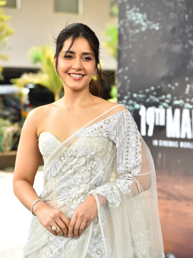 Raashii Khanna Stunning Looks in Saree at Ustaad Bhagat Singh Promotions
