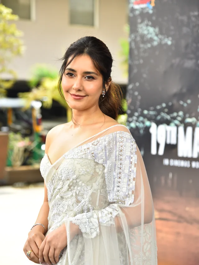Raashii Khanna Stunning Looks in Saree at Ustaad Bhagat Singh Promotions