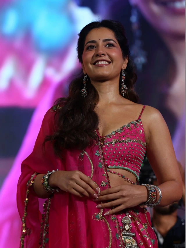 Raashii Khanna Stunning Looks in Ustaad Bhagat Singh Pre Release Event