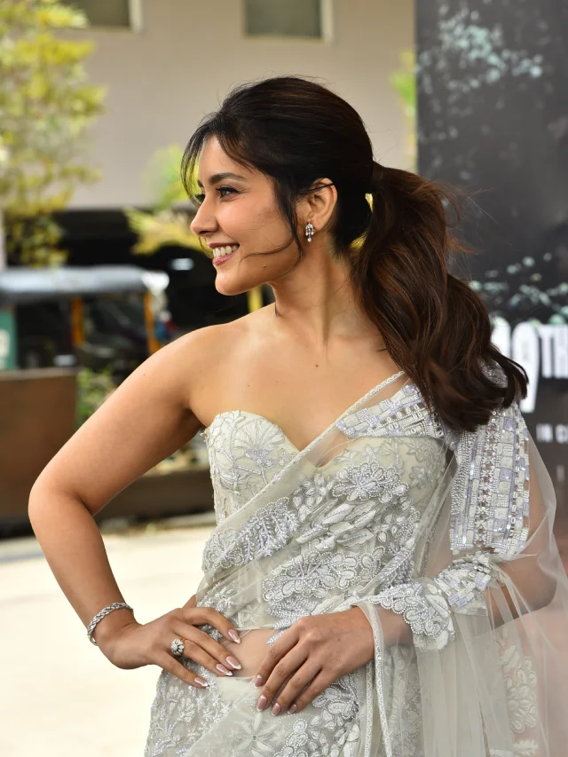 Raashii Khanna Stunning Looks in Saree at Ustaad Bhagat Singh Promotions