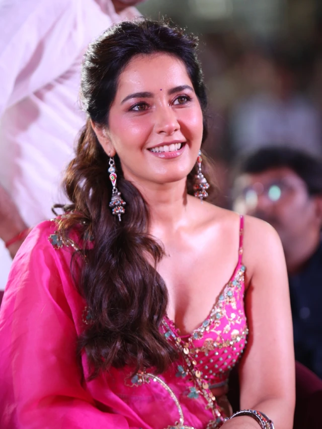 Raashii Khanna Stunning Looks in Ustaad Bhagat Singh Pre Release Event