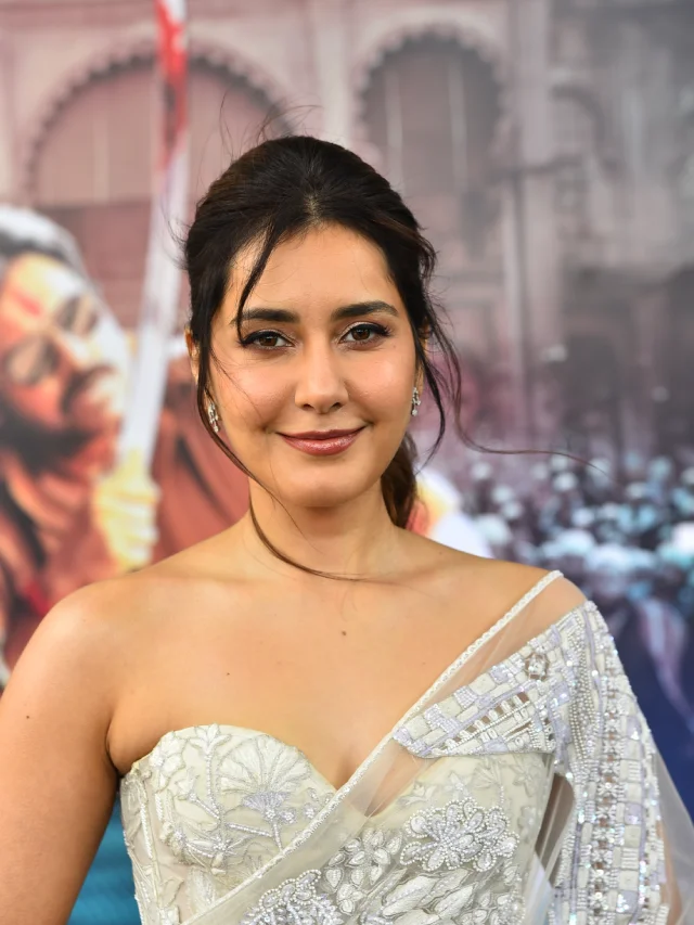 Raashii Khanna Stunning Looks in Saree at Ustaad Bhagat Singh Promotions