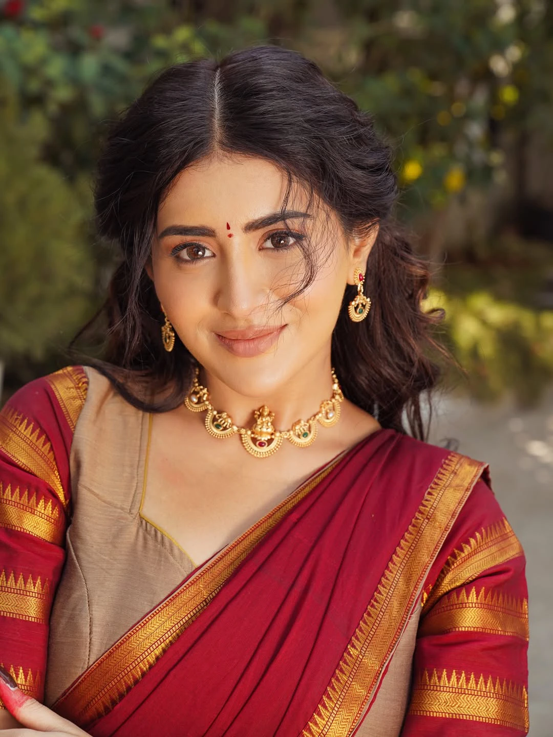 Rashi Singh Stunning Looks in Half Saree For Ugadi