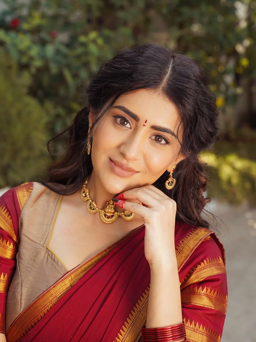 Rashi Singh Stunning Looks in Half Saree For Ugadi