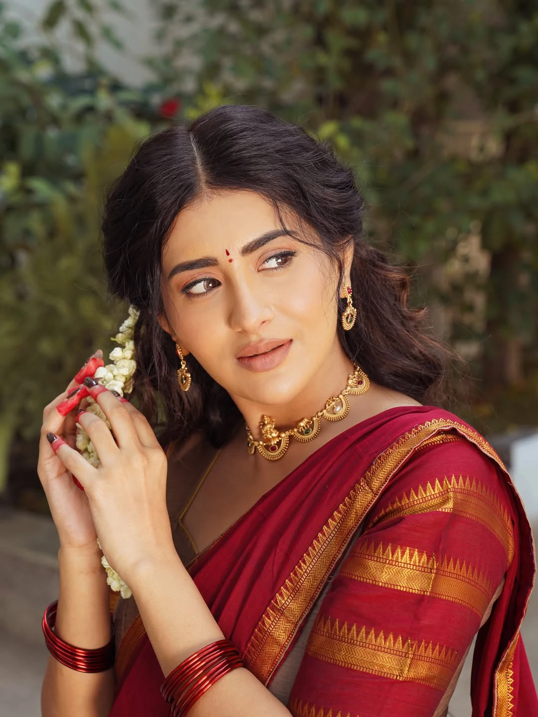 Rashi Singh Stunning Looks in Half Saree For Ugadi