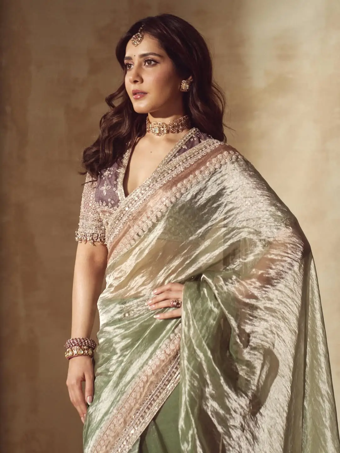 Rashi khanna latest stunning look viral