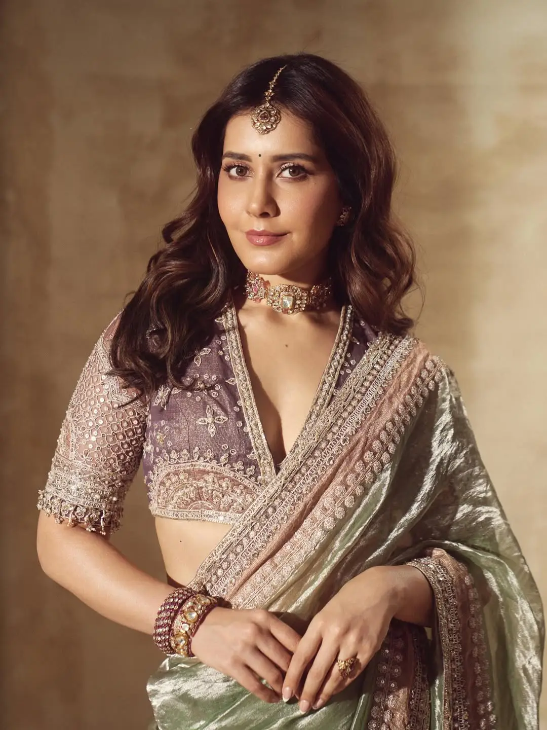 Rashi khanna latest stunning look viral