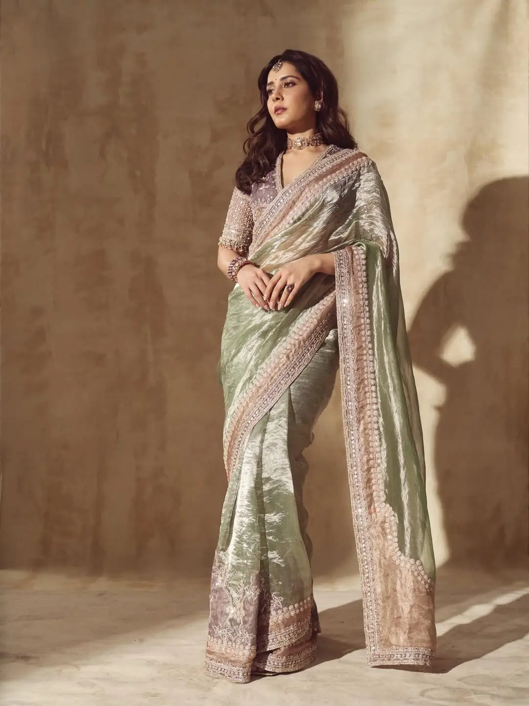 Rashi khanna latest stunning look viral