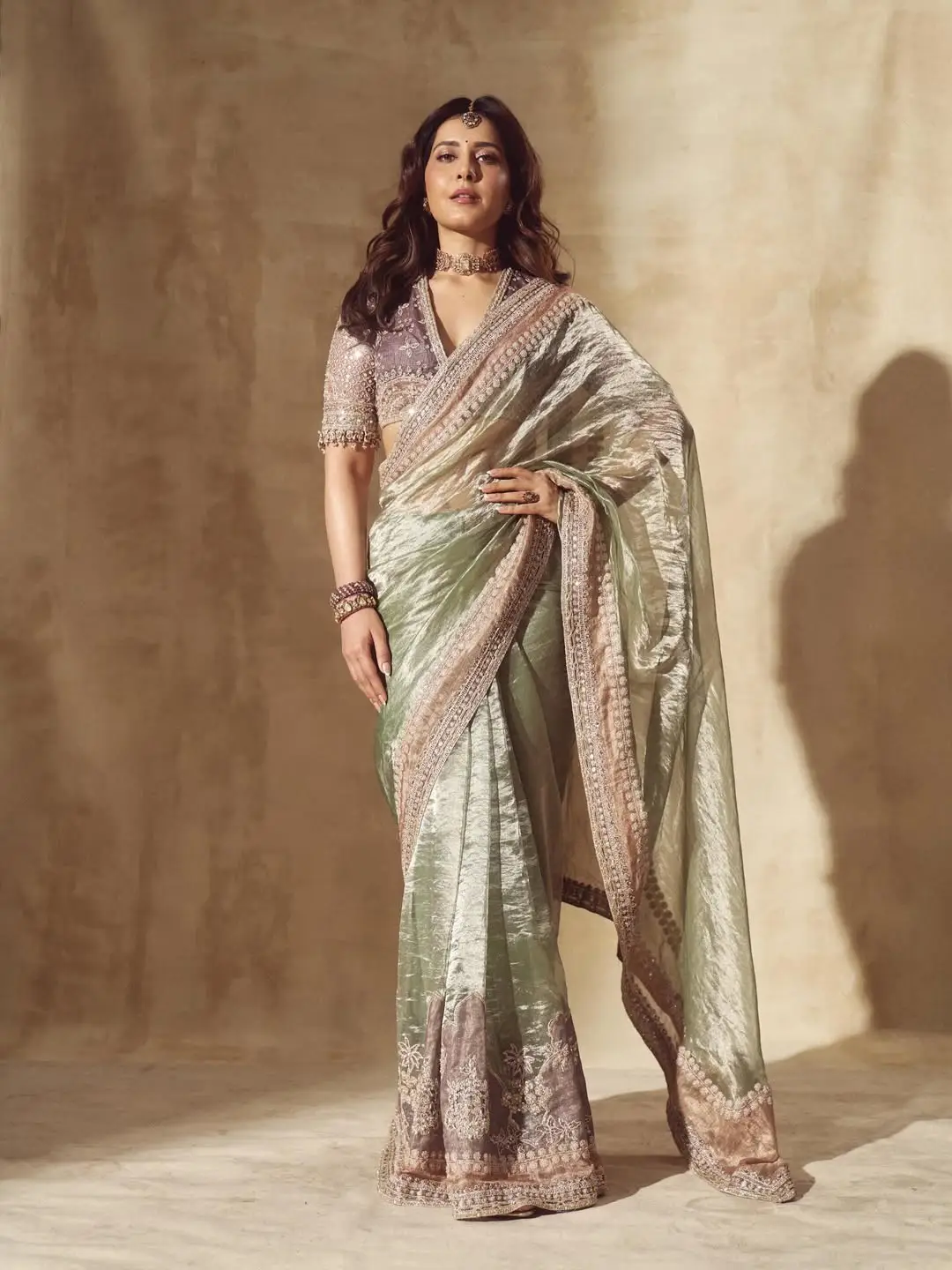 Rashi khanna latest stunning look viral