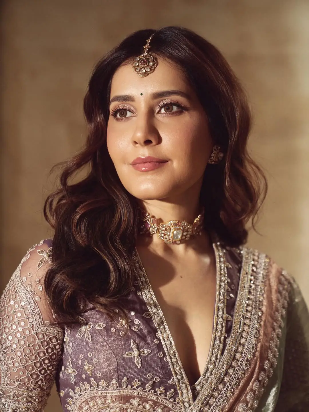 Rashi khanna latest stunning look viral