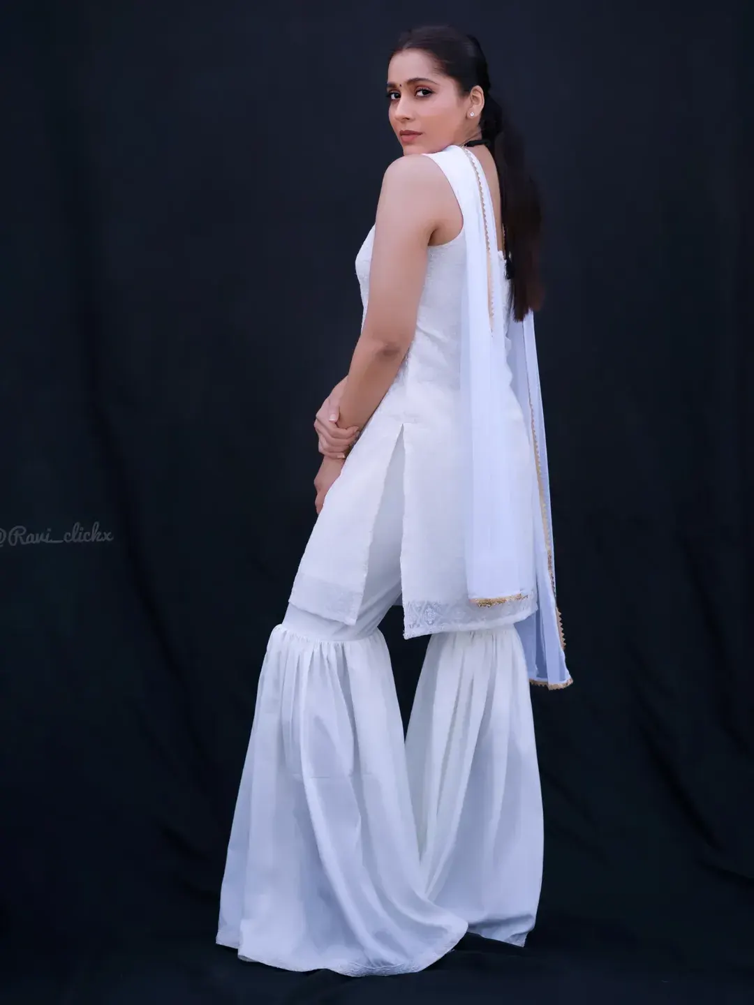 Rashmi Gautam Stunning Looks in White Dress