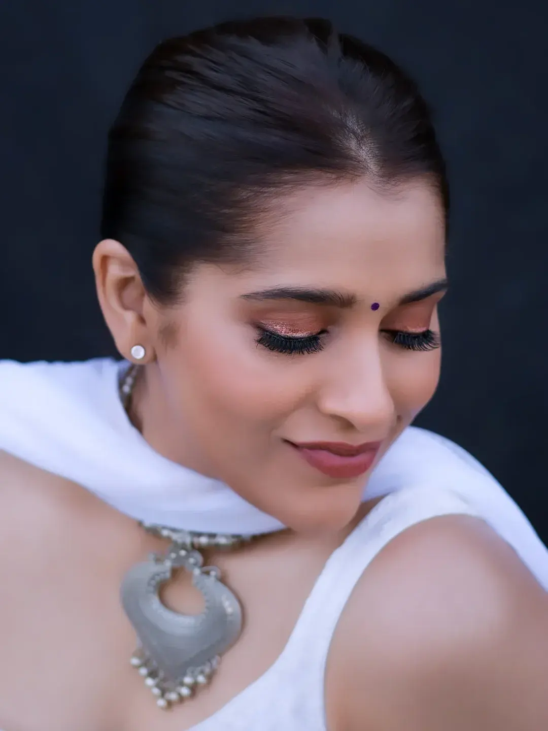 Rashmi Gautam Stunning Looks in White Dress