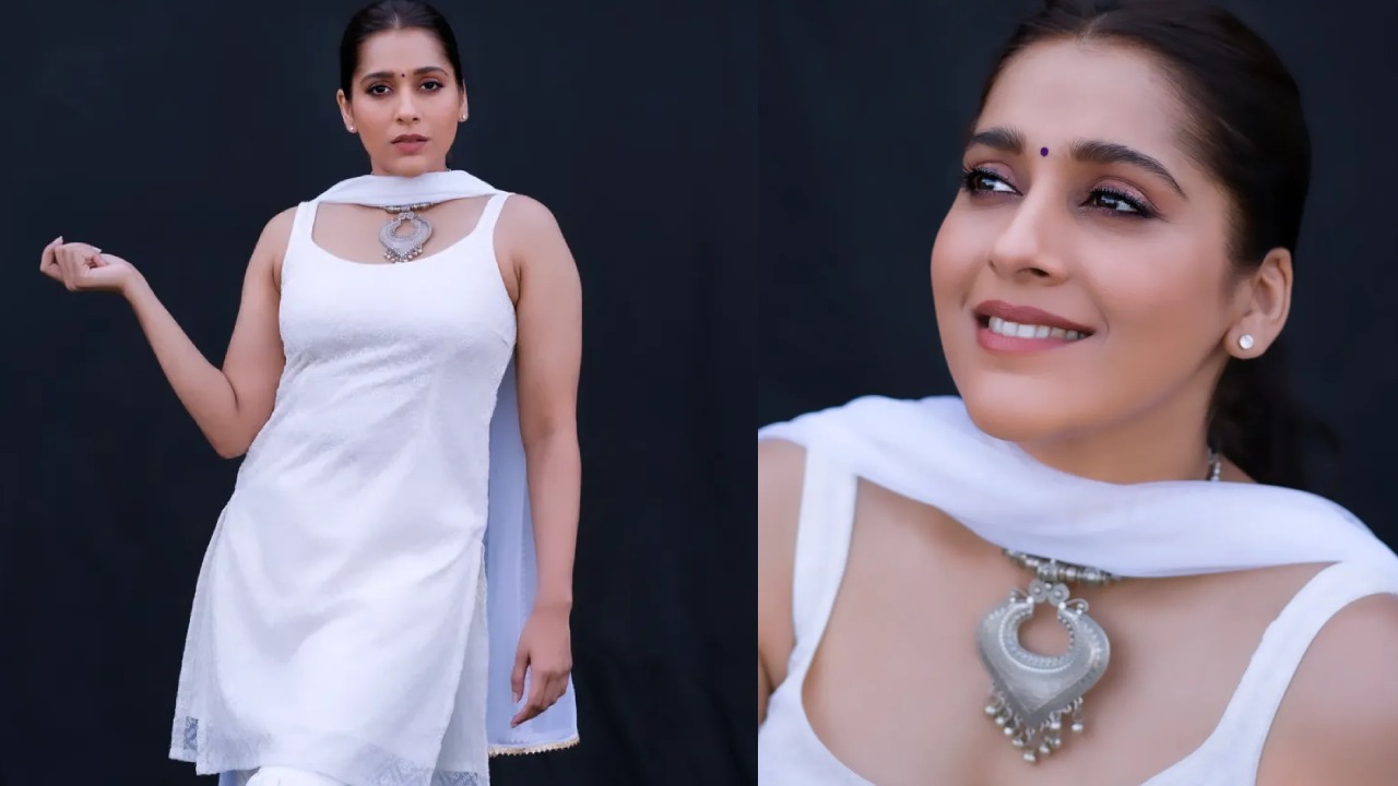 Rashmi Gautam : వైట్ డ్రెస్ లో యాంకర్ రష్మీ వయ్యారాలు..