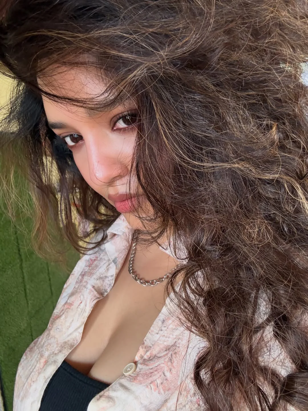 Ritika Singh Sizzling Selfies