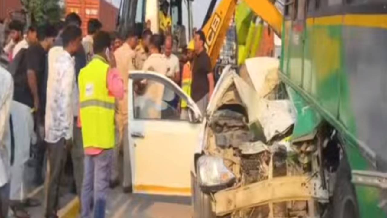 Road Accident : ఏపీలో ఘోర రోడ్డు ప్రమాదం.. ఒకే కుటుంబానికి చెందిన ముగ్గురు మృతి